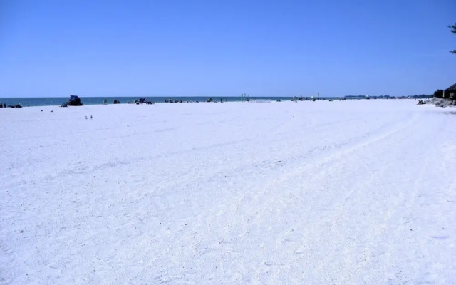 The Anna Maria Island Beach Paradise 10 - Studio condo by RedAwning