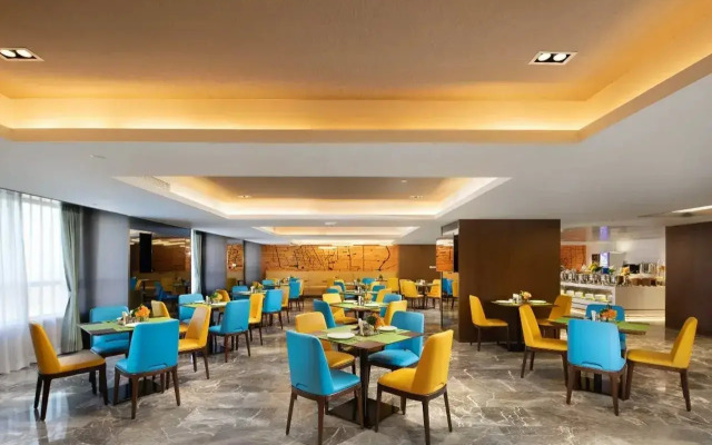 Hampton by Hilton Zhumadian Sports Center