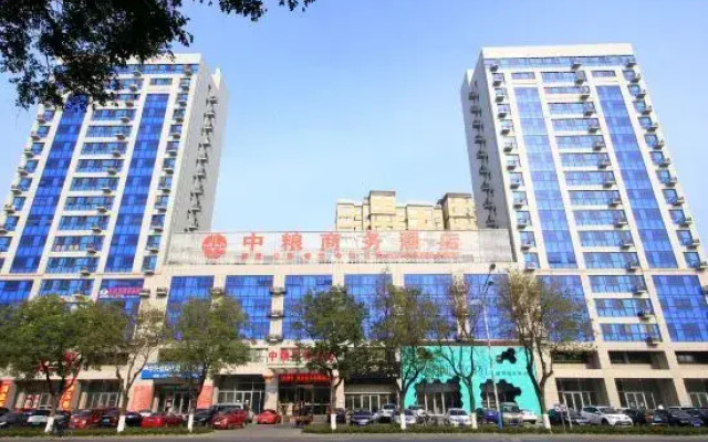 Longkou Zhonglai Business Hotel