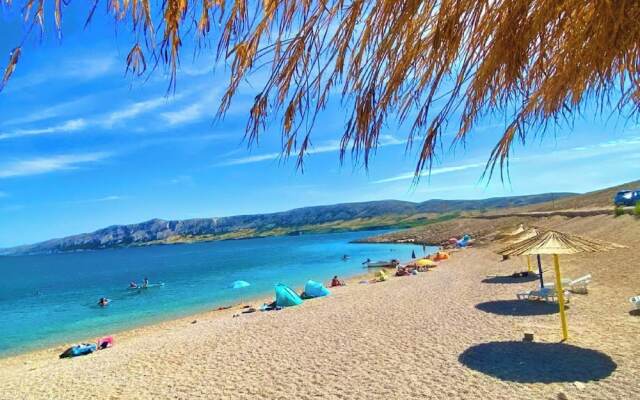 1 Bed Flat - Sleeps 2 - Parking - Wifi