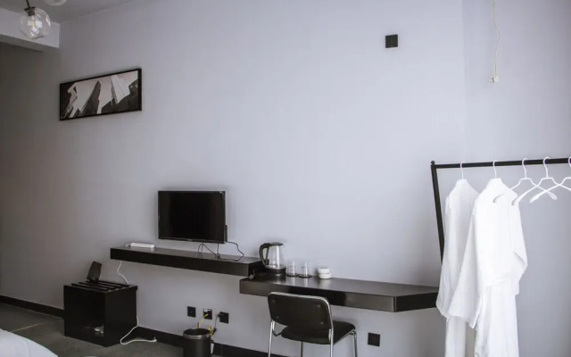 Dalierhaiparty Art Hotel