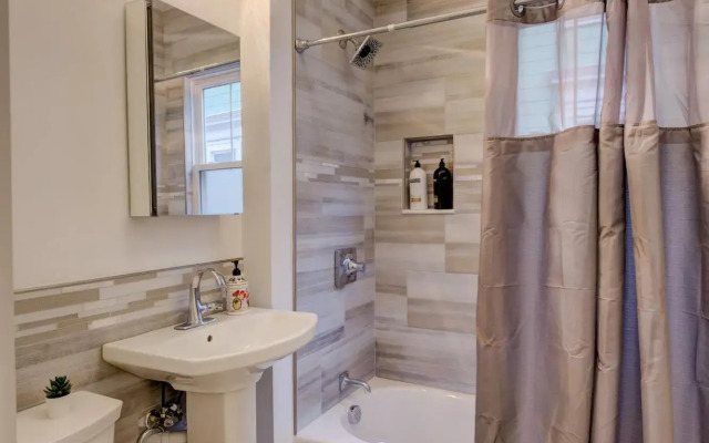 Spacious 2bd/1ba | Free Parking | 3D TOUR