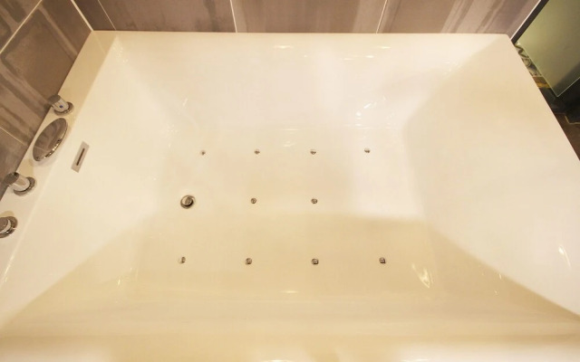 Yeosu 1st Avenue Hotel