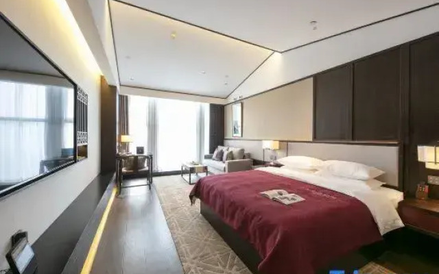 QIANNAHOTEL SPLENDOR（Zhengzhou East Railway Station Longzihu University District）