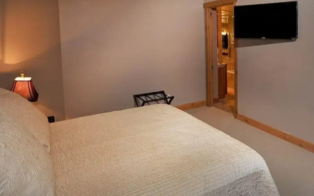 Meadow Brook Chalet