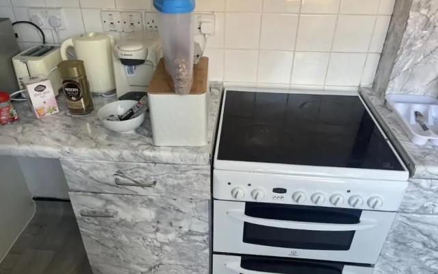 Charming 6-bed Apartment in Wembley Area