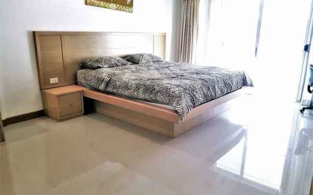 Sea View Corner Condo Jomtien