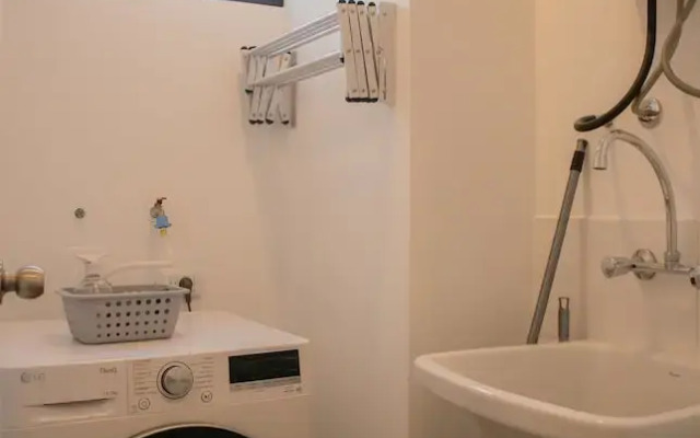 w Astounding 1BR in San Isidro