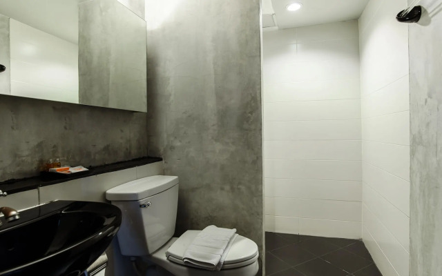 B2 Black Business & Budget Hotel