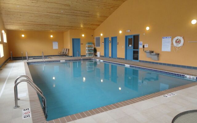 Canby Inn And Suites