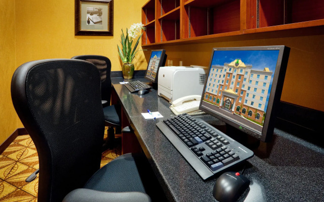 Holiday Inn Express Hotel & Suites CLARINGTON - BOWMANVILLE by IHG