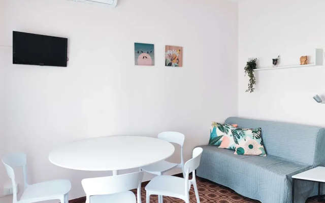 Studio With Balcony and Pool Access