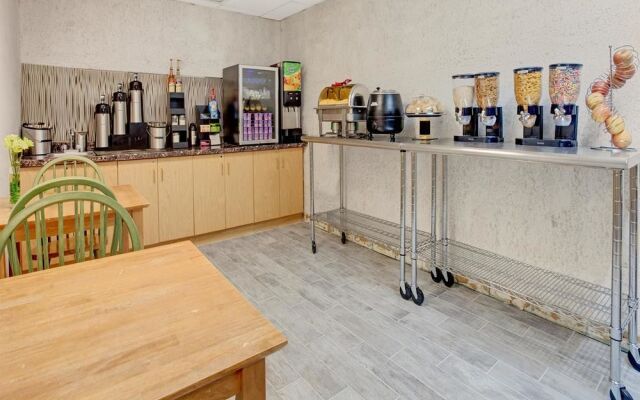 Microtel Inn & Suites By Wyndham Stockbridge/atlanta South