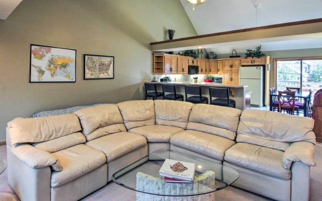 Pet-friendly Kansas City Stay w/ Deck!