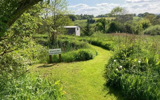 The Shepherd's Hut with seasonal Swimming Pool