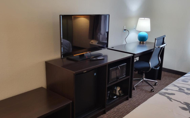Sleep Inn & Suites - Coliseum Area