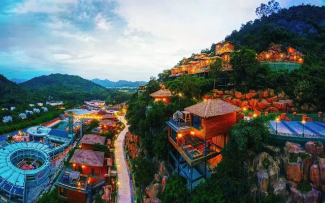 Southeast Huadu Hot Spring Hotel