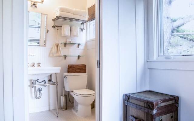 The Harbor House Inn