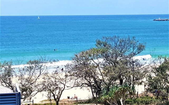 Mooloolaba Beachfront Apartment