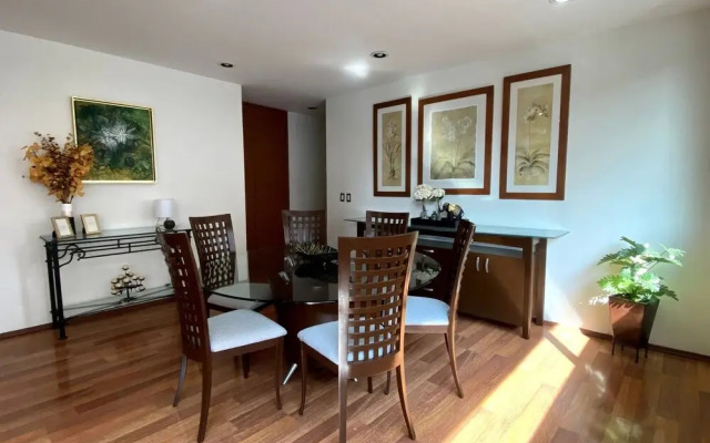 Large and Comfortable Apartment in Napoles Area Neighborhood