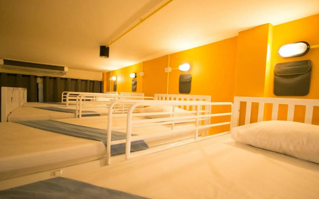 Backpack House Hostel