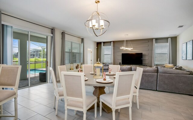 Contemporary Home w/ Private Pool& Spa!