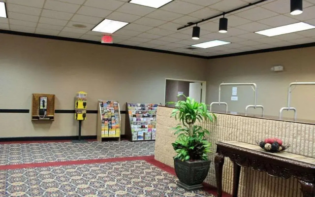 Cottonwood Suites Savannah Hotel & Conference Center