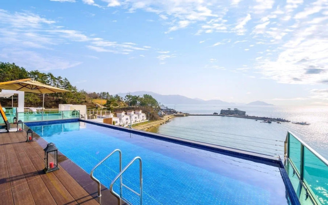 Namhae Lounge 32 Resort C