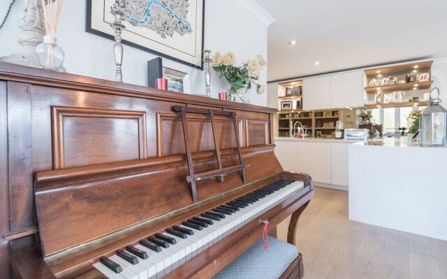Stunning Riverside home in Battersea