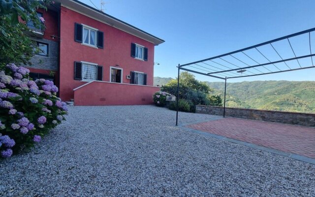 Splendid independent villa surrounded by nature in Marliana PT