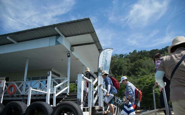 OYO 90980 Rainbow Island Sepanggar