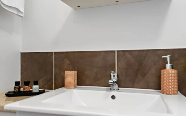 Stay In Cardiff Canton St. John's Court Apartment