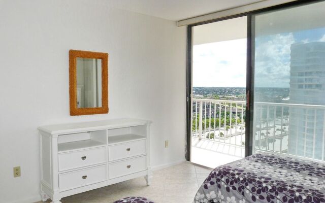 Sun-bright Beachfront Condo With Pool/tennis Courts