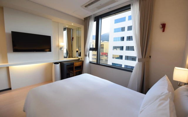 Geoje Art Nouveau Suite Hotel