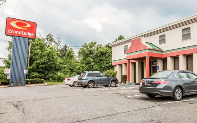 Econo Lodge Near Stewart International Airport