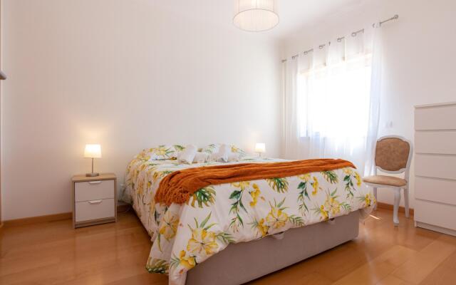 Foz Village Beach by Rent4all