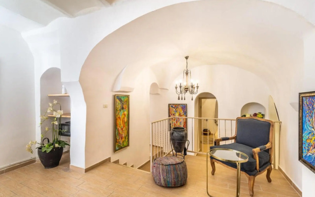 Private House 5 BDR In Mamilla up to 12 People !