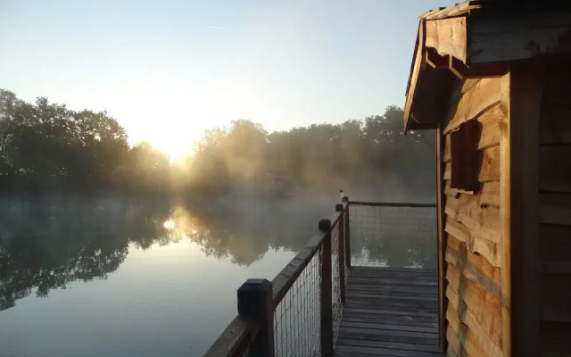 Cabanes flottantes du lac de Pelisse