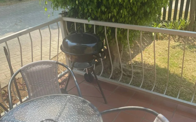 Beautiful 2 Bedroom Apartment Near Monte Casino