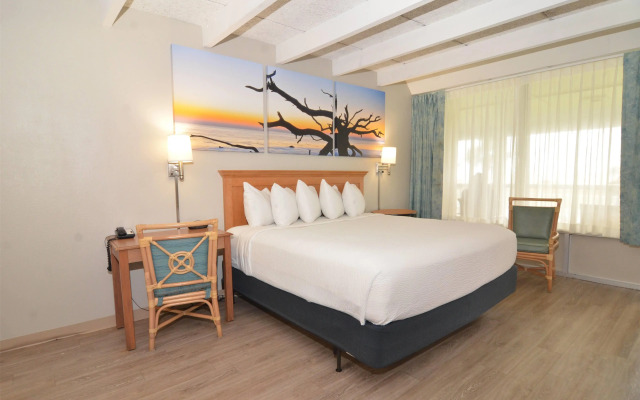 Days Inn & Suites by Wyndham Jekyll Island