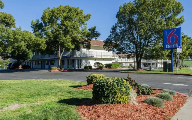 Super 8 by Wyndham Turlock