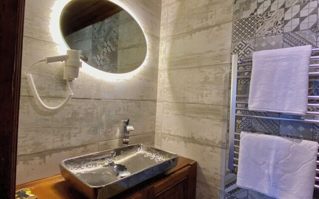 Saffronia 1900 Boutique Hotel