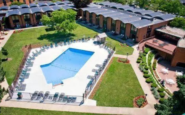 Wyndham Milwaukee Airport Hotel & Convention Center