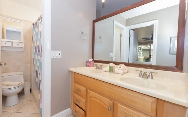 Kahana Sunset D10 2 Bedroom Condo by Redawning