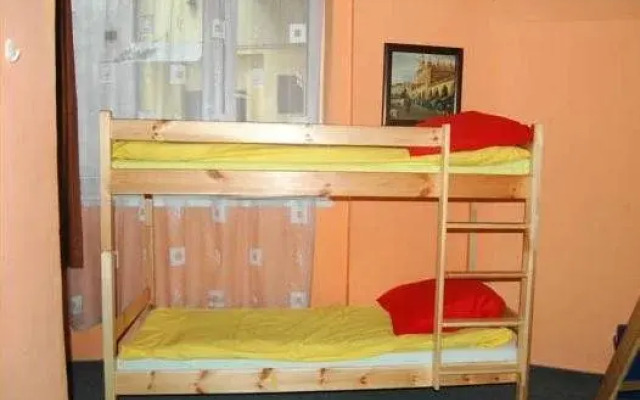 Hostel 70s