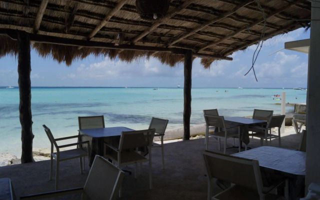 Chichis and Charlies Beachfront