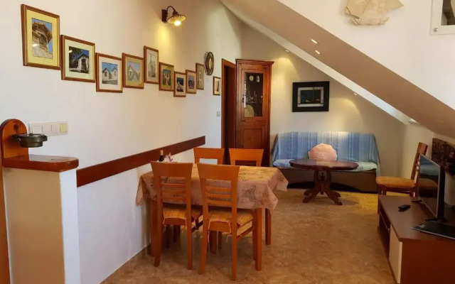Seaview Apartment With Large Terrace Bol