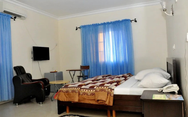 De Castle Luxury Home