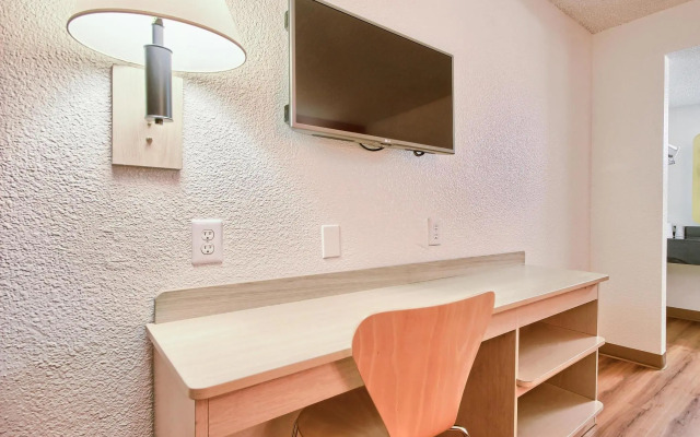 Motel 6 Fresno - SR 99