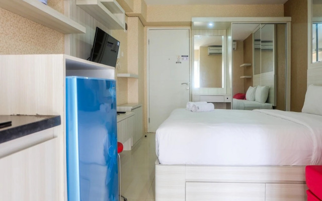 Studio Room at Bassura City Apartment near Mall